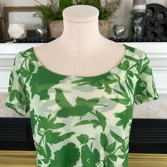 Sweet Pea for New York and Company Floral Mesh Short Sleeve Top - Picture 8 of 12
